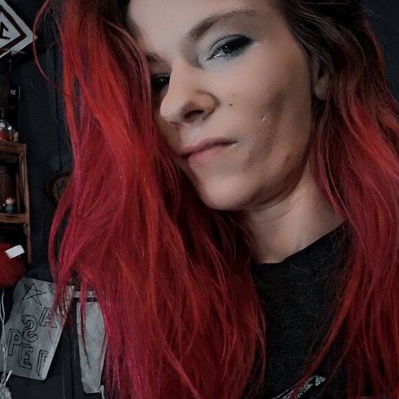 Meet your Posher, Cassi - Picture 3 of 5